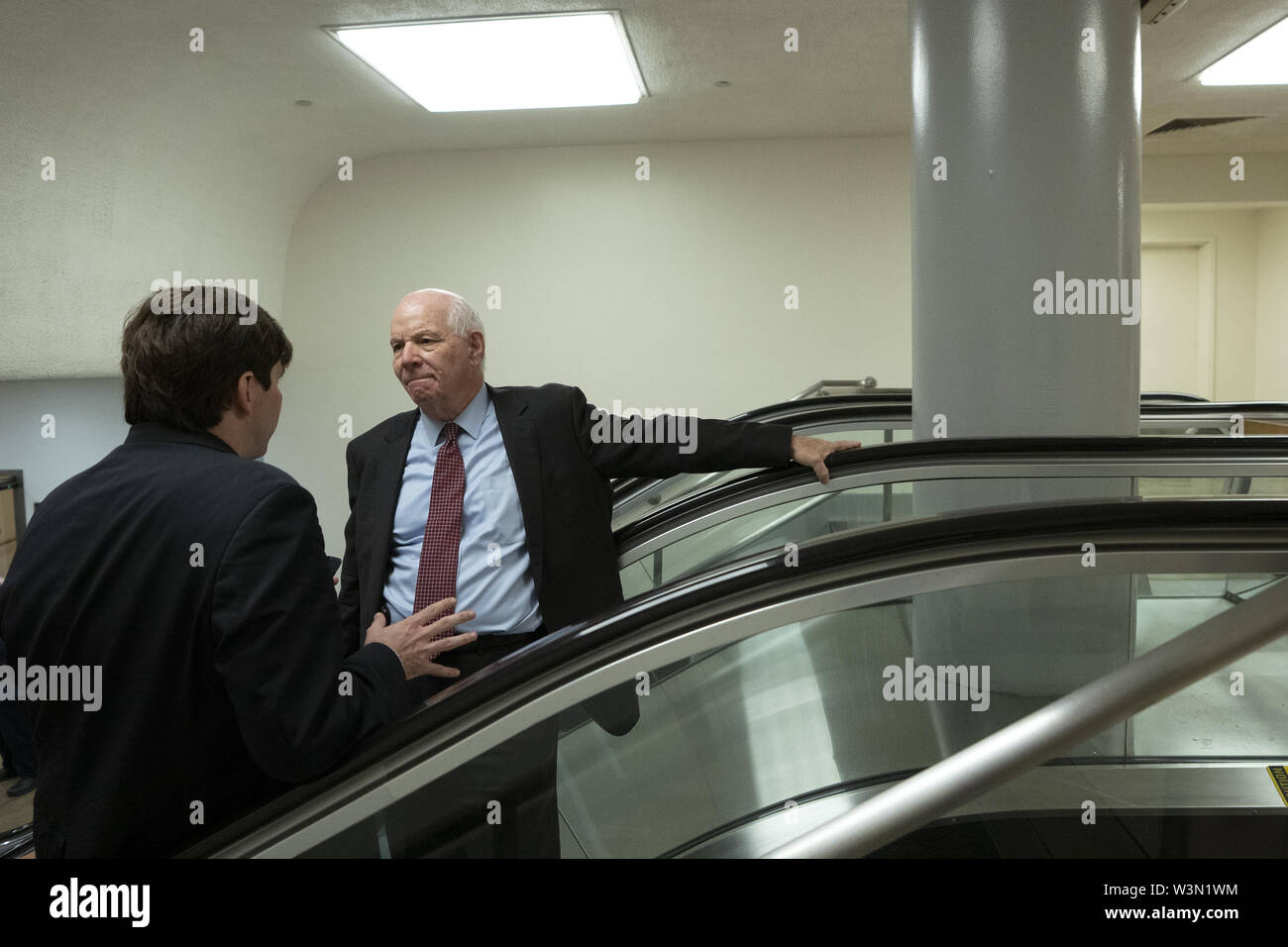 Washington, District de Columbia, Etats-Unis. 16 juillet, 2019. États-unis le sénateur Ben Cardin (démocrate du Maryland) parle à un journaliste sur la colline du Capitole à Washington, DC, États-Unis, le 16 juillet 2019. Credit : Stefani Reynolds/CNP/ZUMA/Alamy Fil Live News Banque D'Images