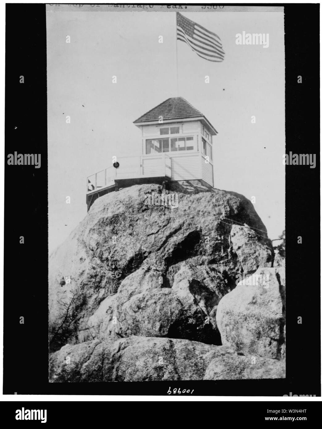 La Forêt nationale de Cleveland, en Californie. Bâtiment d'observation au sommet de Santiago Peak Banque D'Images