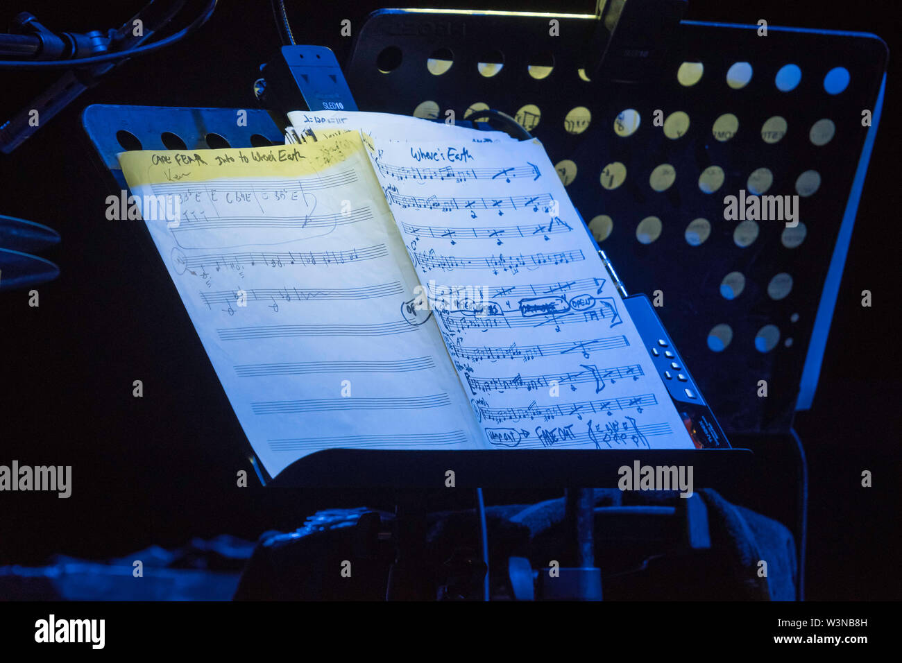 Rome, Italie. 15 juillet, 2019. Le batteur Steve Gadd, l'un des batteurs contemporains les plus importants, réalisée le 15/7/2019 à l'Auditorium Parco della Musica à Rome, dans un concert initialement prévu à la Casa del Jazz. Avec lui sur scène David Spinozza à la guitare, Kevin Hays sur piano, Walt Fowler à la trompette et Jimmy Johnson à la basse Crédit : Leo Claudio De Petris/Pacific Press/Alamy Live News Banque D'Images
