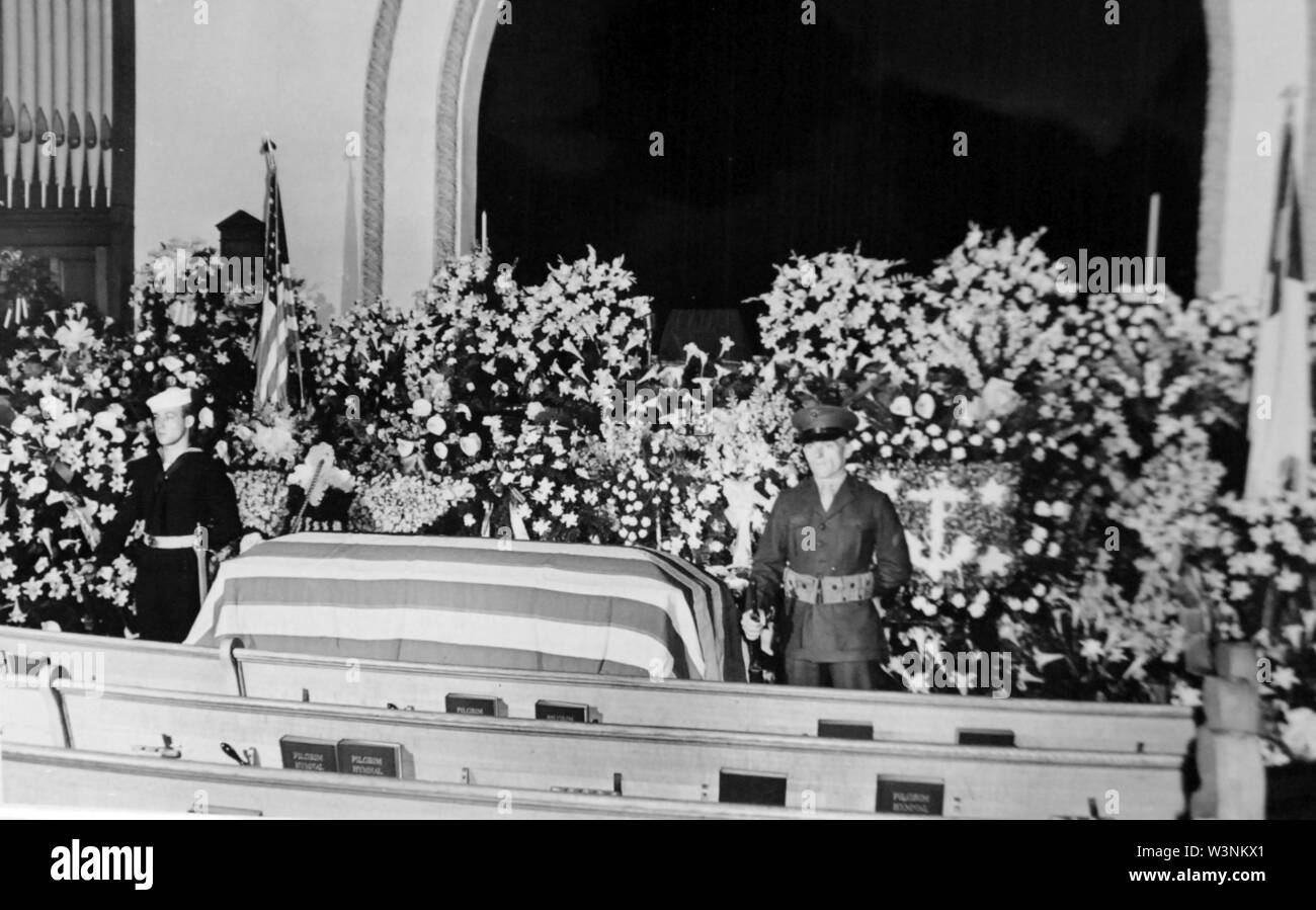 Cercueil de secrétaire à la Marine Frank Knox, à Mount Pleasant Congregational Church, Washington, D.C. (26120893004). Banque D'Images