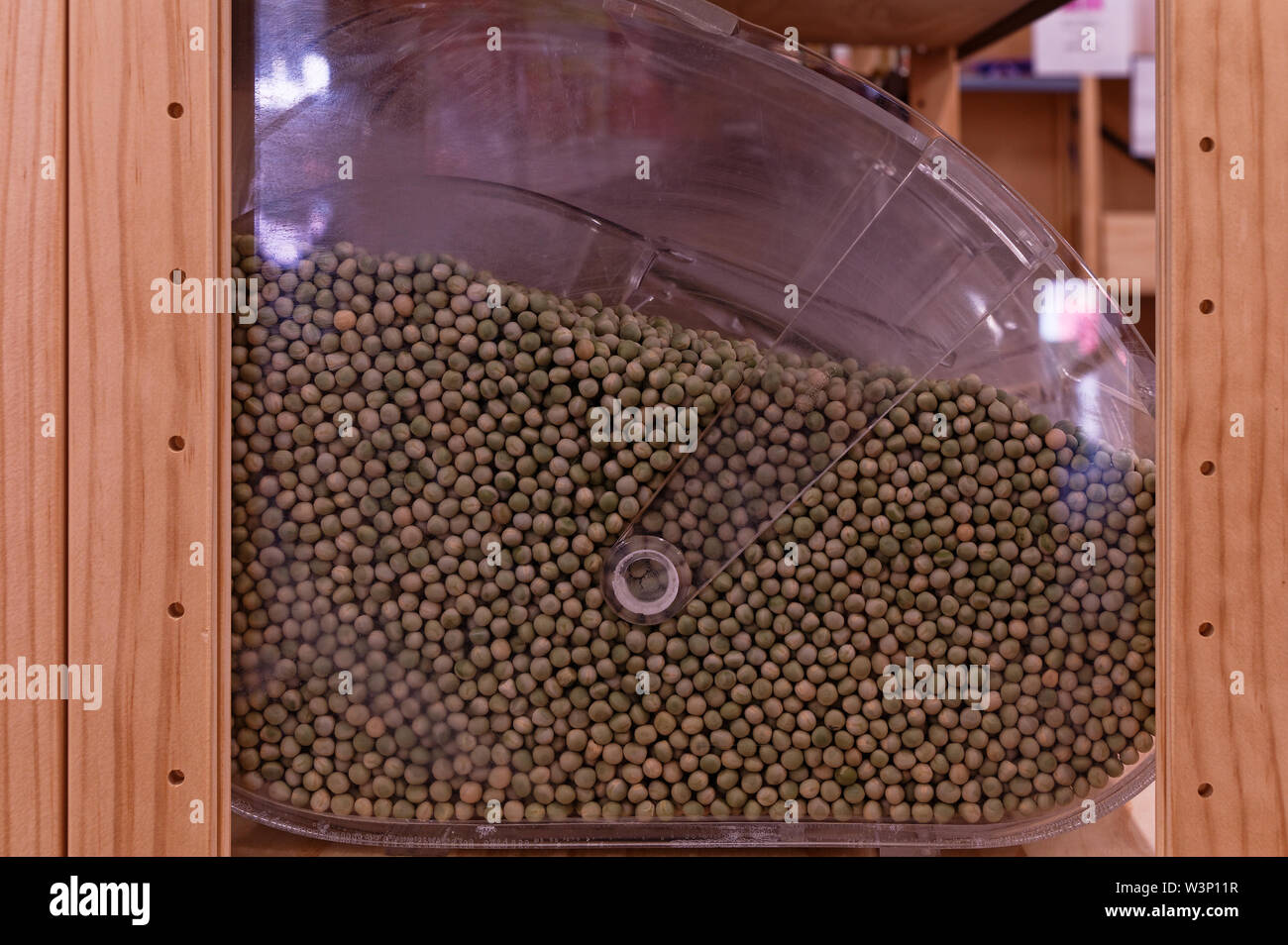 Réduire les déchets alimentaires et remplir vos propres contenants du vrac bin Banque D'Images