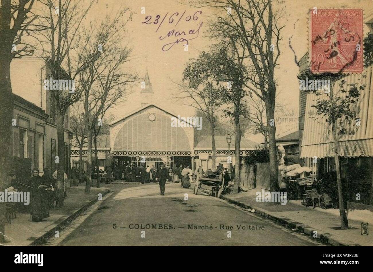 Colombes.Rue Voltaire.Marché. Banque D'Images
