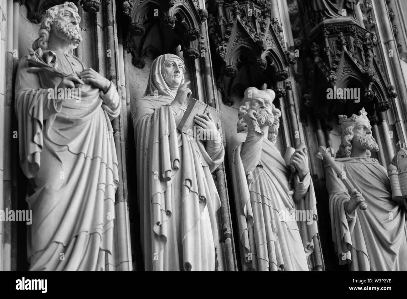 Groupe de sculptures dans la cathédrale de Cologne, Allemagne Banque D'Images