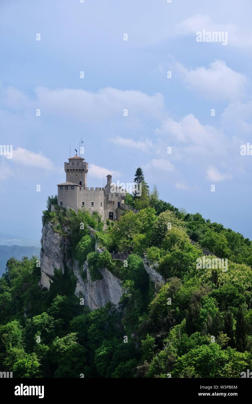 Vue sur le château de la ville de Saint-Marin, complexes, République de Saint-Marin Banque D'Images