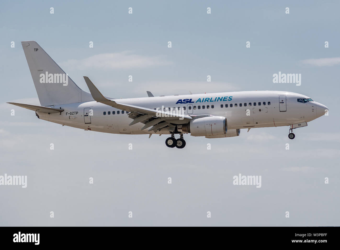 Boeing 737-73F-GZTP S-29370 Le 11 juillet 2019, l'atterrissage sur le Paris Roissy pistes à la fin de vol ASL Airlines France 5O952 d'Alger Banque D'Images