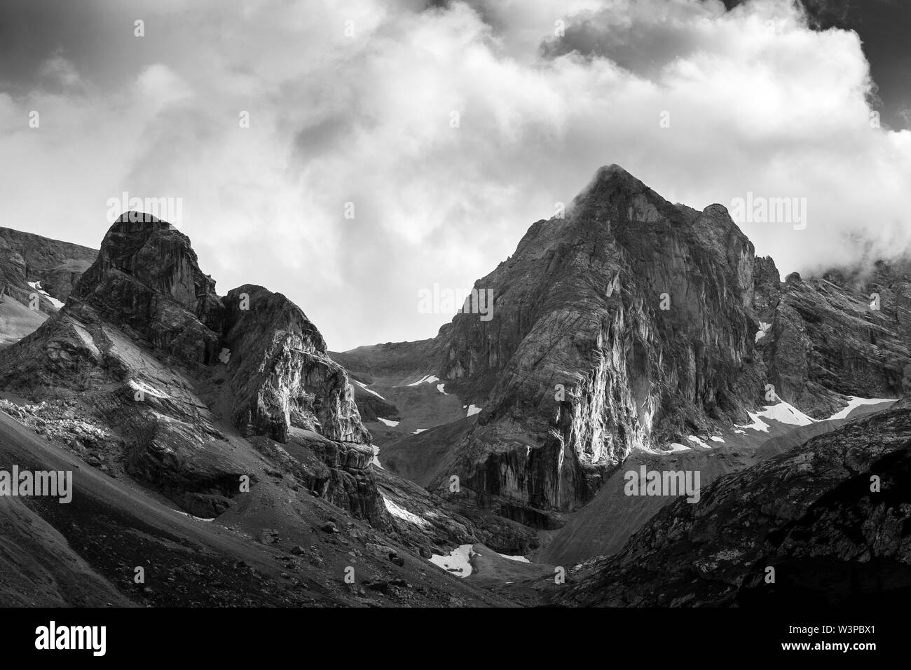 Vallon d'Ombrettola. Paysage de montagne noir blanc. Les Dolomites, Alpes italiennes. Europe. Banque D'Images
