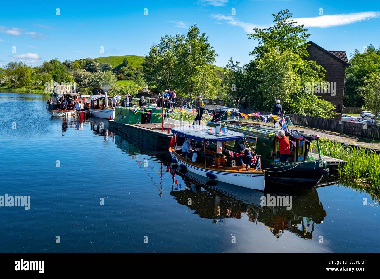 Bateaux, barges et des canoës sur l'avant et canal de Clyde Banque D'Images