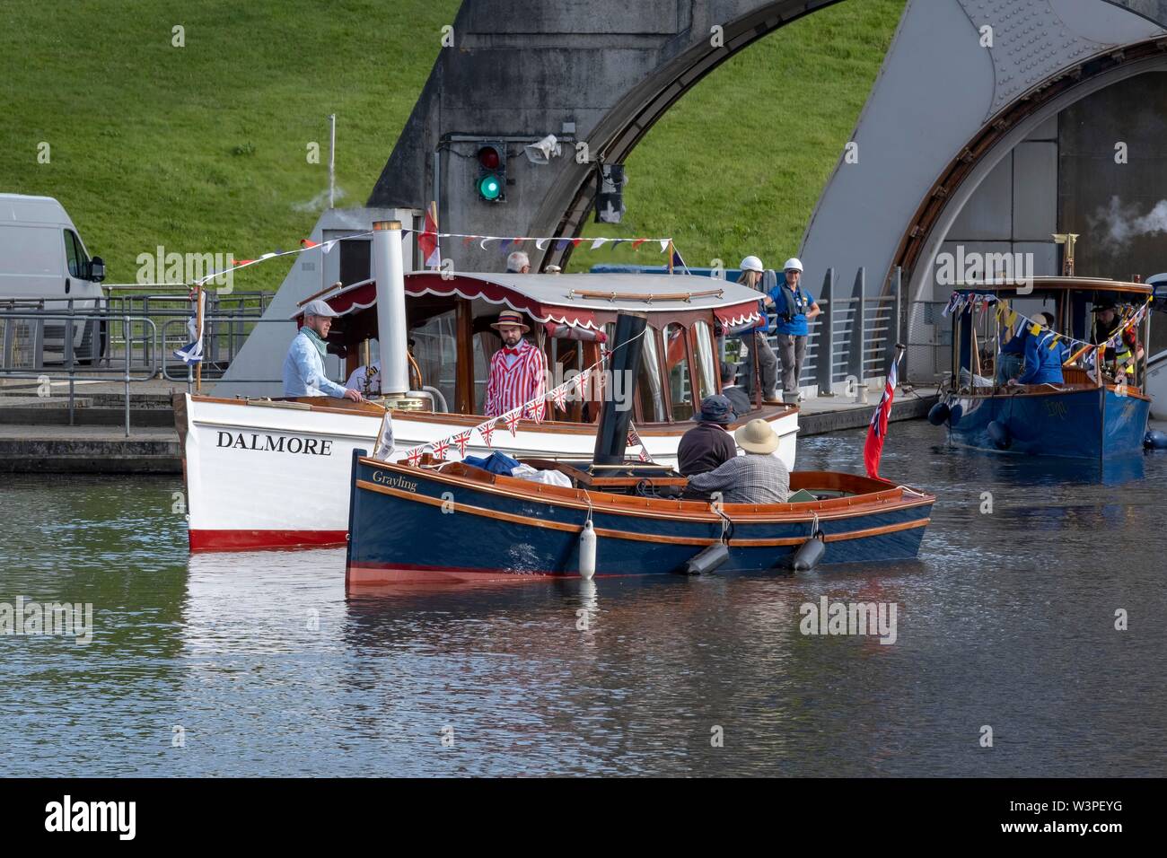 Bateaux, barges et des canoës sur l'avant et canal de Clyde Banque D'Images