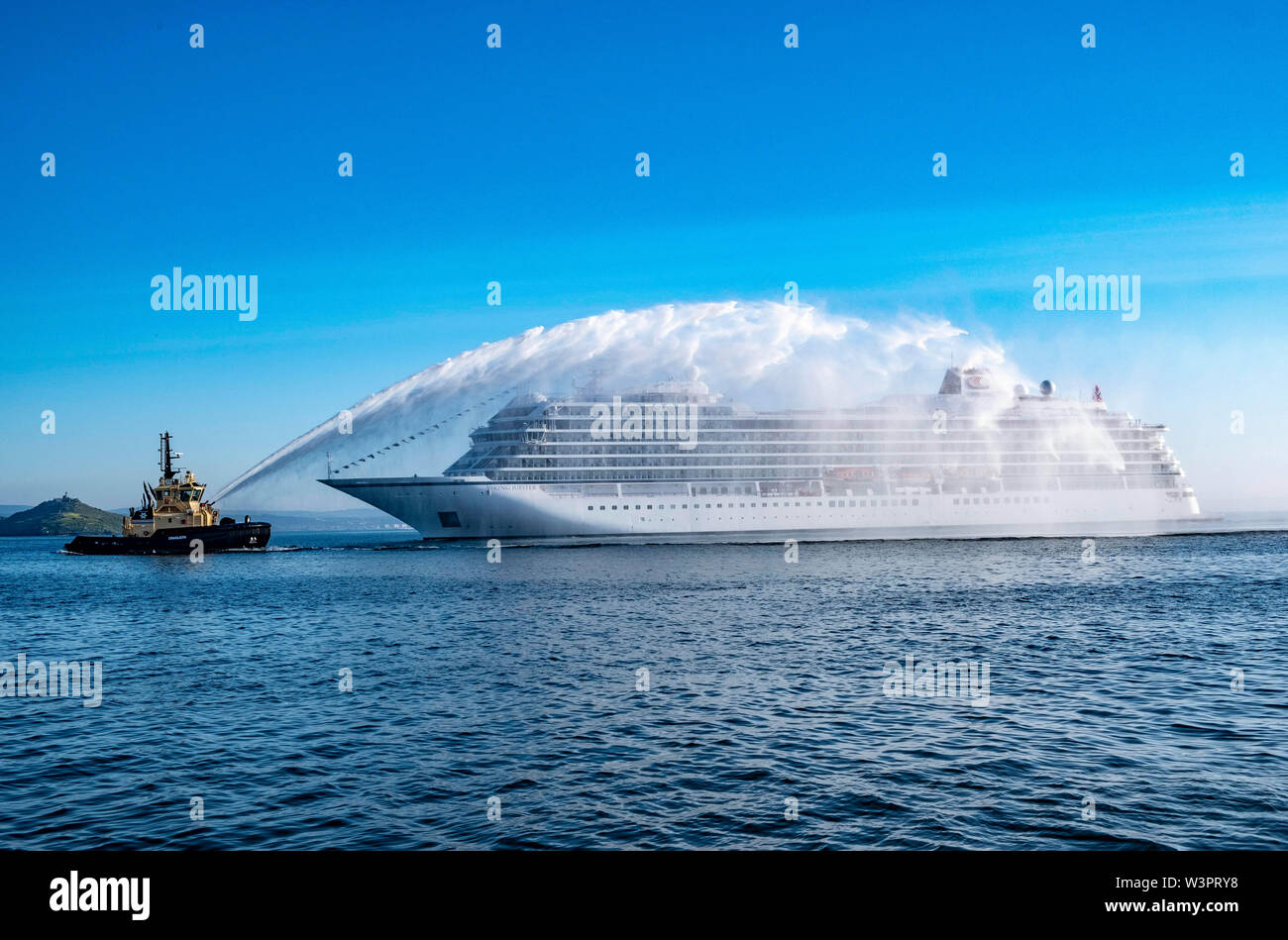 Jupiter viking d'être accueilli à l'Écosse avec un canon à eau salute Banque D'Images