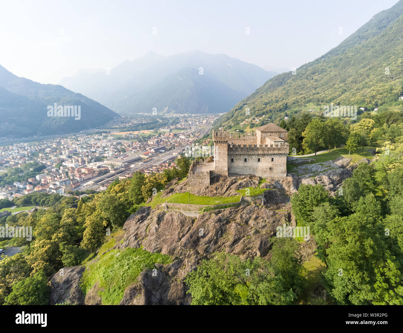 Vue aérienne du château de Sasso Corbaro, Bellinzona, Suisse Banque D'Images
