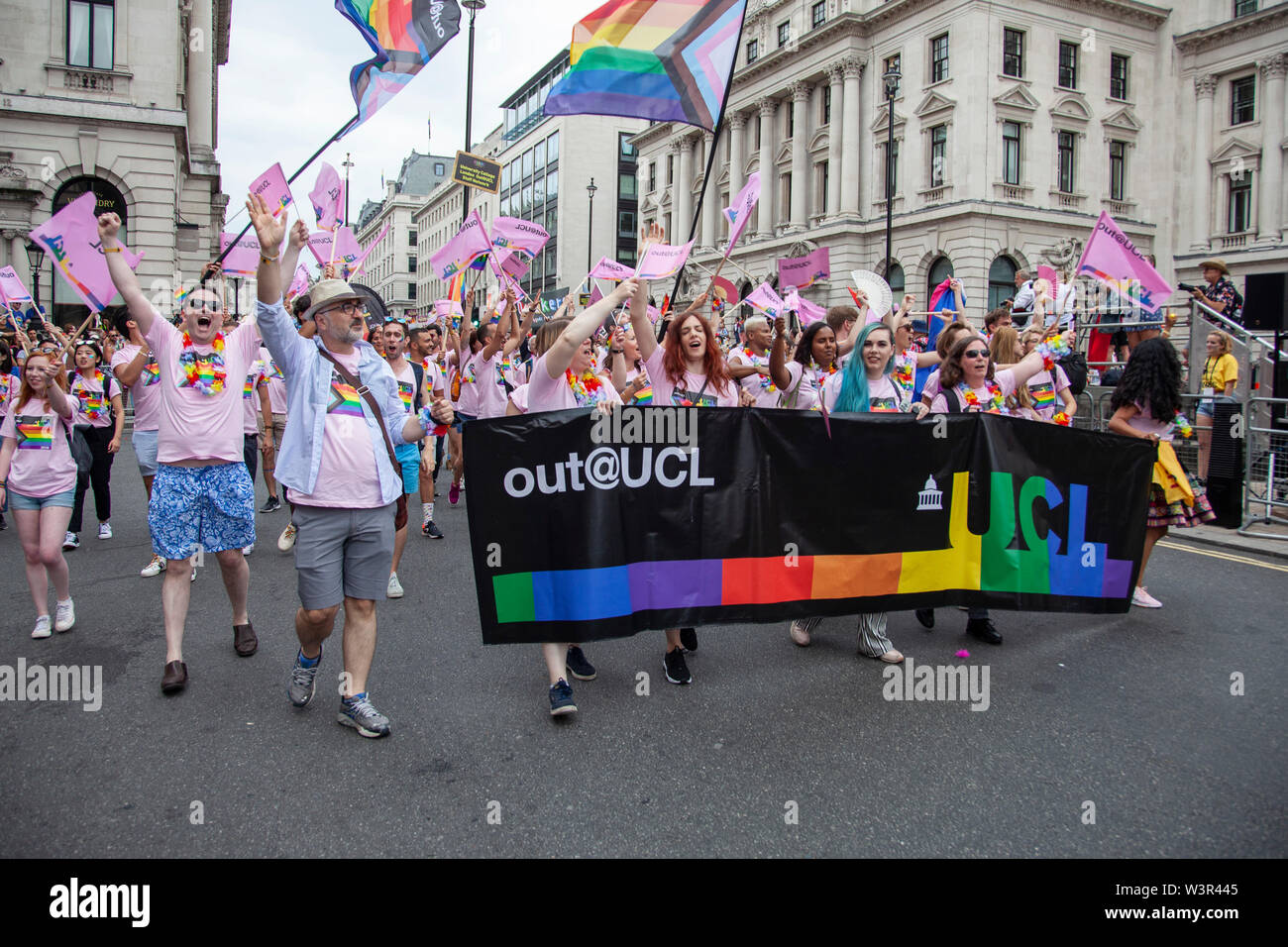 Londres, UK - 6 juillet 2019 : Le personnel de l'University College de Londres, prendre part à la gay pride annuelle de mars dans le centre de Londres Banque D'Images