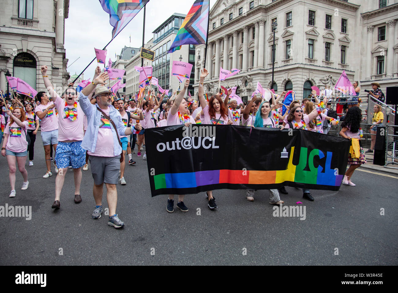 Londres, UK - 6 juillet 2019 : Le personnel de l'University College de Londres, prendre part à la gay pride annuelle de mars dans le centre de Londres Banque D'Images