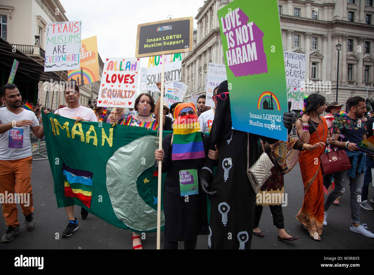 Londres, UK - 6 juillet 2019 : une femme musulmane portant une burqa gay pride gay pride à l'assemblée annuelle en mars centre de Londres Banque D'Images