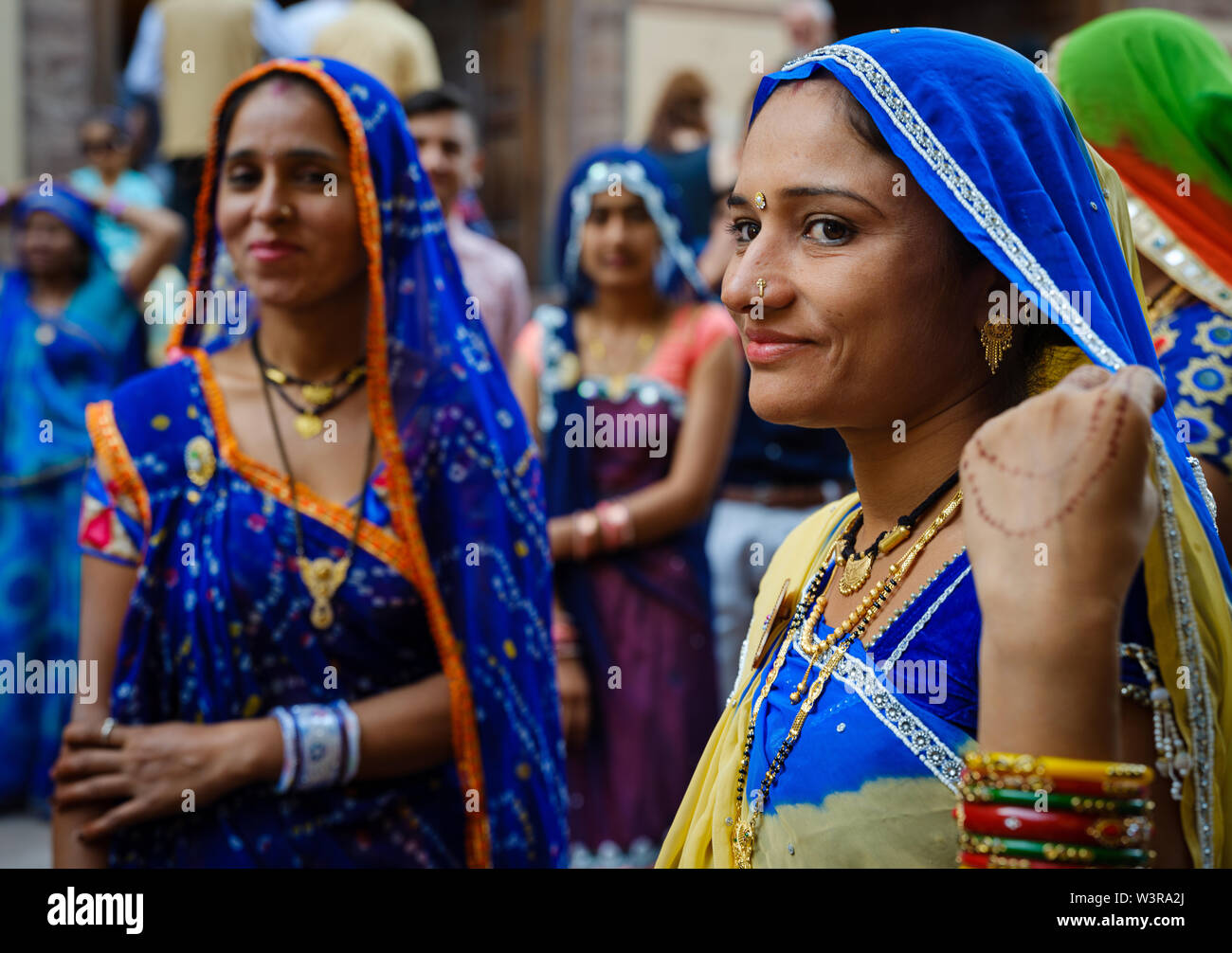 JODHPUR, INDE - circa 2018 Novembre : Portrait of Indian woman wearing saree traditionnel au Mehrangarh Fort dans la région de Jodhpur. Le fort est l'un des lar Banque D'Images