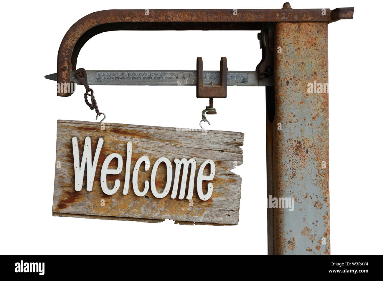 La vieille pancarte bienvenue hanging on old rusty grunge échelle. Vintage Retro rusty panneau en bois isolé sur un fond blanc. Banque D'Images