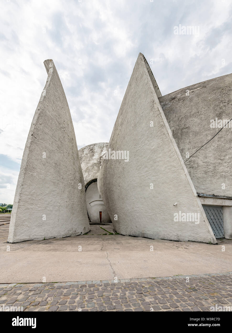 Parc du souvenir, Kiev. Le bâtiment central est ce crématorium par Miletsky architecture Abraham, qui a également créé Hotel Salute dans la ville. Banque D'Images