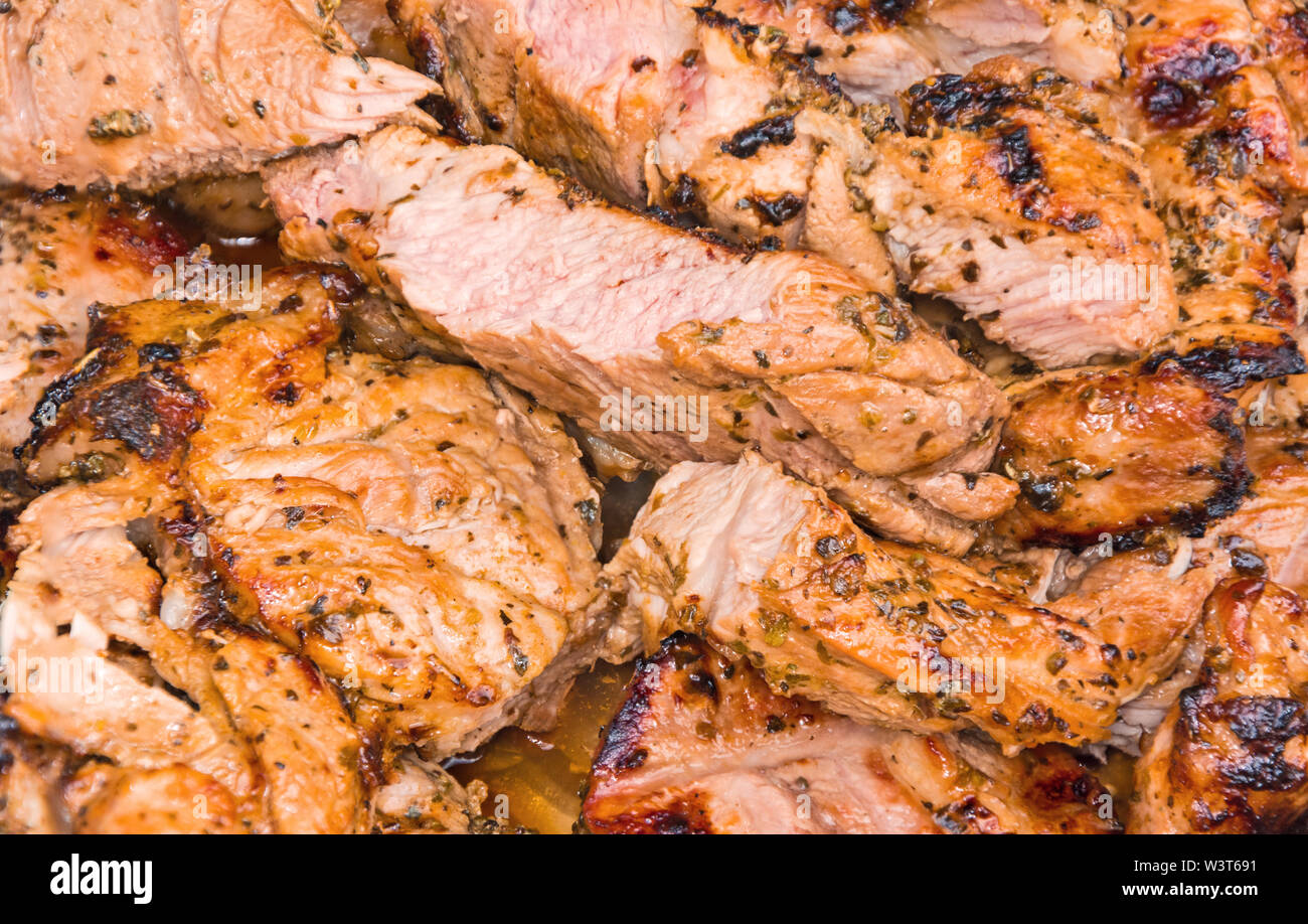 La viande de bœuf ou de porc grillées sur barbecue barbecue préparé Banque D'Images