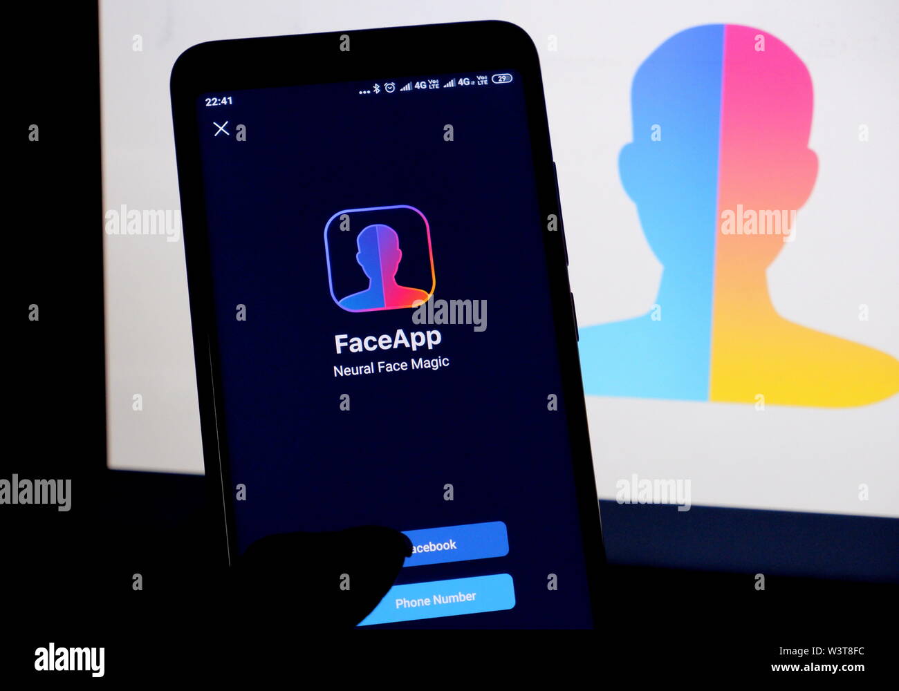 L'Inde. 17 juillet, 2019. Sur cette photo, l'illustration d'une application d'édition de photo comme Faceapp vu le logo affiché sur un smartphone. Credit : Avishek Das/SOPA Images/ZUMA/Alamy Fil Live News Banque D'Images