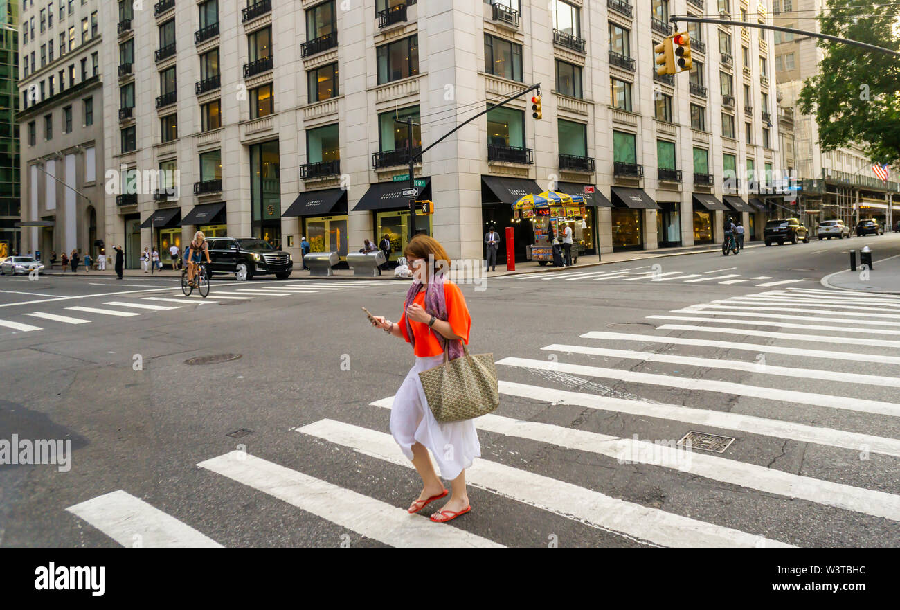 Le magasin Barneys New York sur Madison Avenue à New York le Mardi, Juillet 16, 2019. Barneys est l'évaluation des options stratégiques qui comprennent une éventuelle faillite. (© Richard B. Levine) Banque D'Images