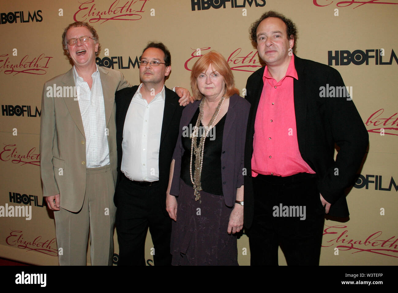 New York, USA. 18 avril, 2006. Nigel Williams, Barney Reisz, Suzan Harrison, George Faber au HBO Films Premiere d'ELIZABETH I à MoMa. Crédit : Steve Mack/Alamy Banque D'Images