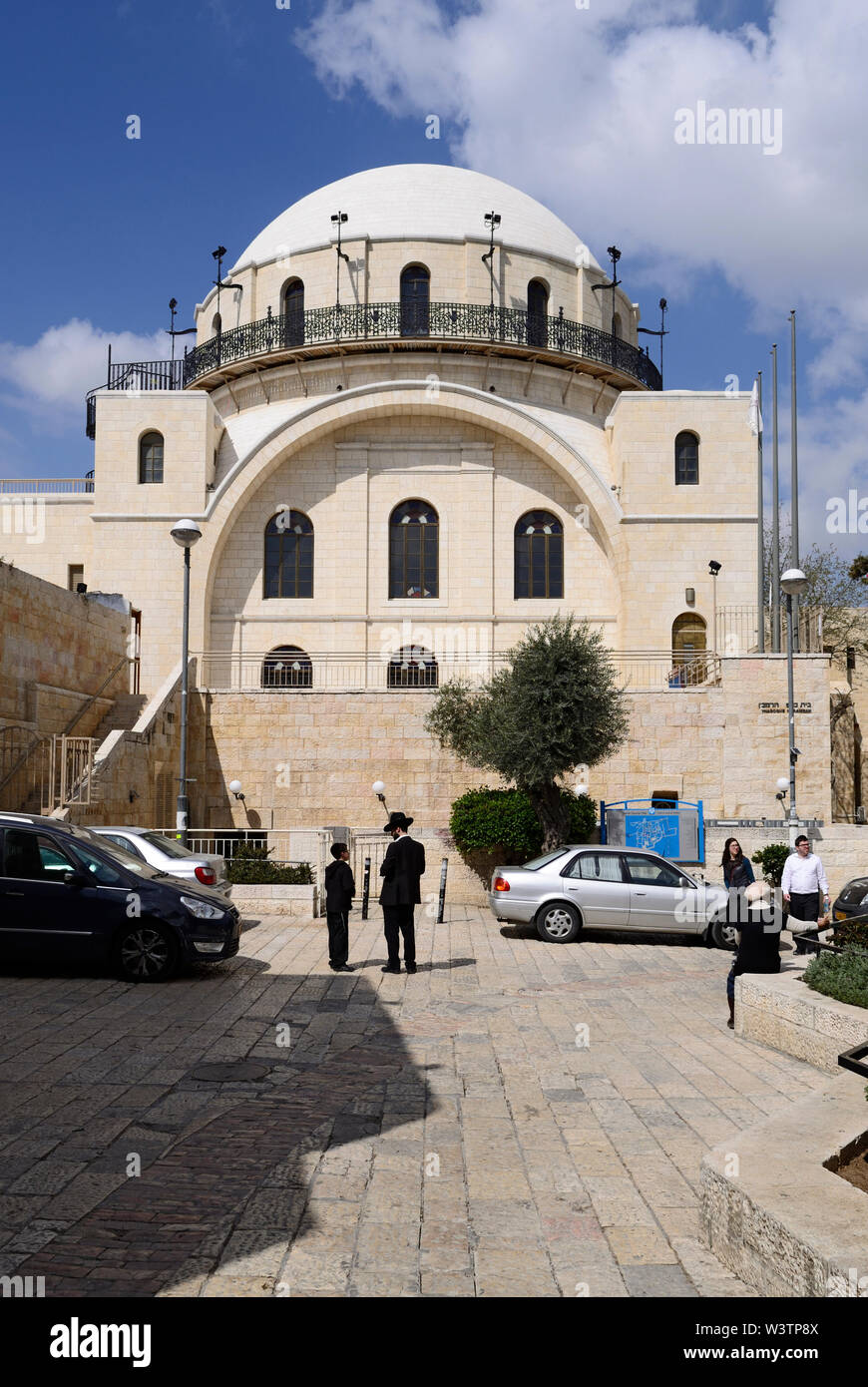 La synagogue néo-byzantine „Hurva, en forme de dôme blanc brillant, est également la synagogue „Ruin, dans le quartier juif de la vieille ville de Jérusalem, en Israël Banque D'Images