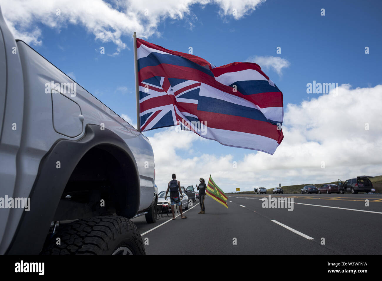 Mauna Kea, Hawaii, USA. 17 juillet, 2019. Les militants se sont réunis à la route en défense de Mauna Kea, une montagne de nombreux hawaïens considèrent sacré, et où l'édifice sera à partir d'un télescope massive. Credit : Ronit Fahl/ZUMA/Alamy Fil Live News Banque D'Images