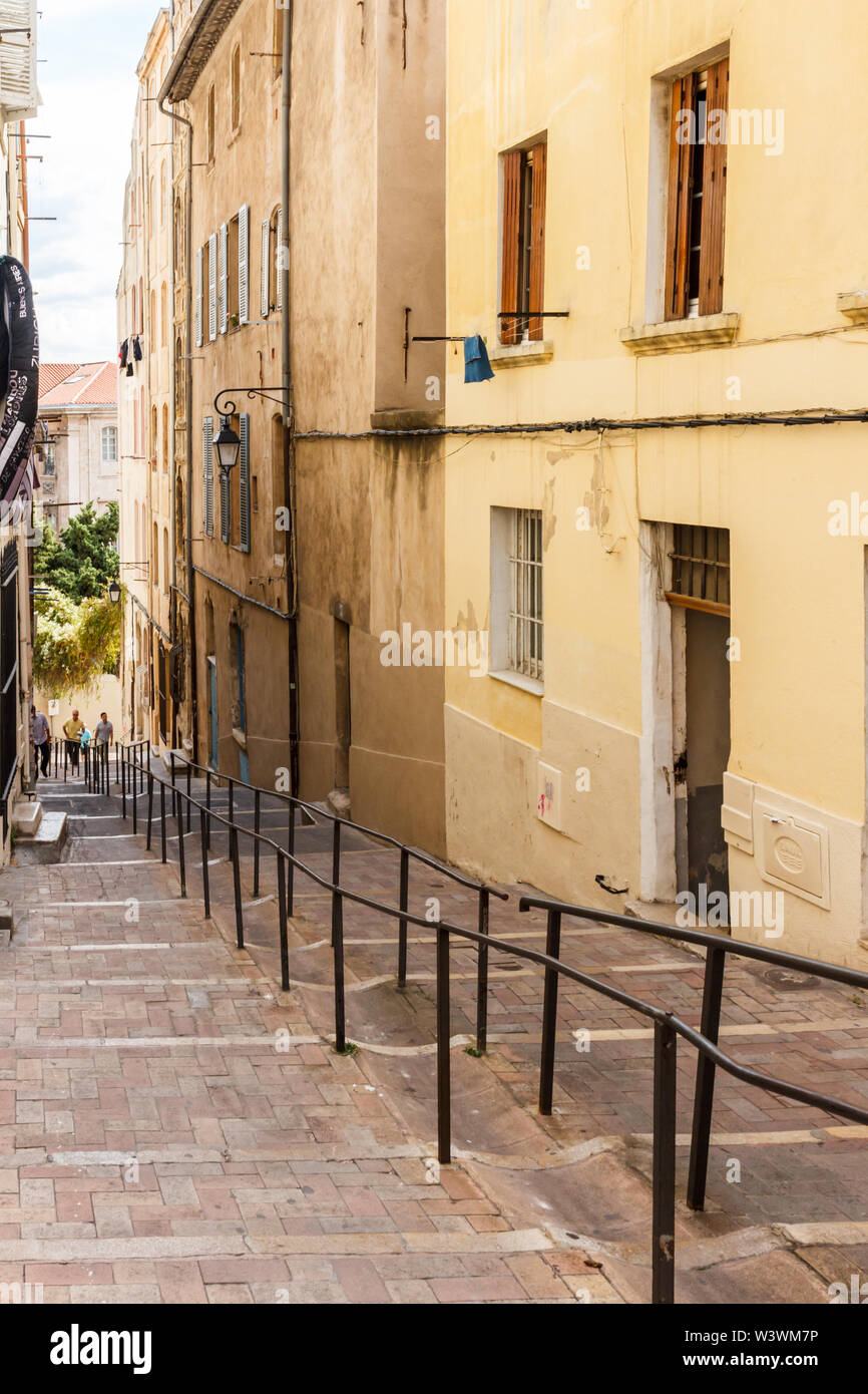 Étapes d'une rue en pente dans le quartier du Vieux Port de Marseille, France Banque D'Images