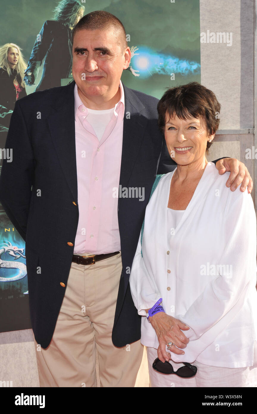 LOS ANGELES, CA. 12 juillet 2010 : Alfred Molina & épouse Jill Gascoine à bénéficier d'un dépistage de son nouveau film "L'apprenti sorcier" à Walt Disney Studios. © 2010 Paul Smith / Featureflash Banque D'Images