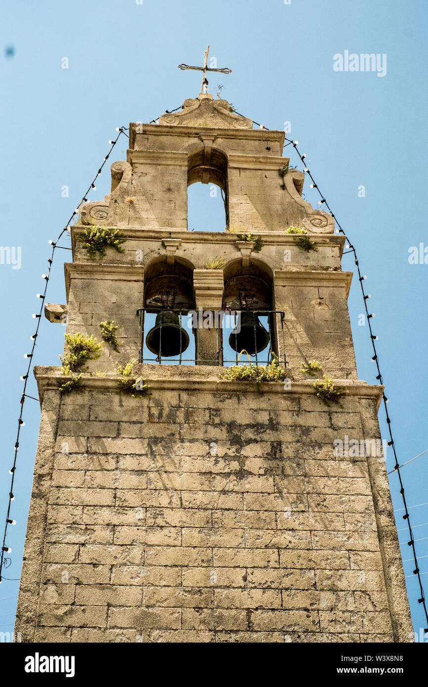 Afionis Corfou ce tour de l'église dans le village est très photogénique et j'ai dûment tenus. Une très jolie église Banque D'Images