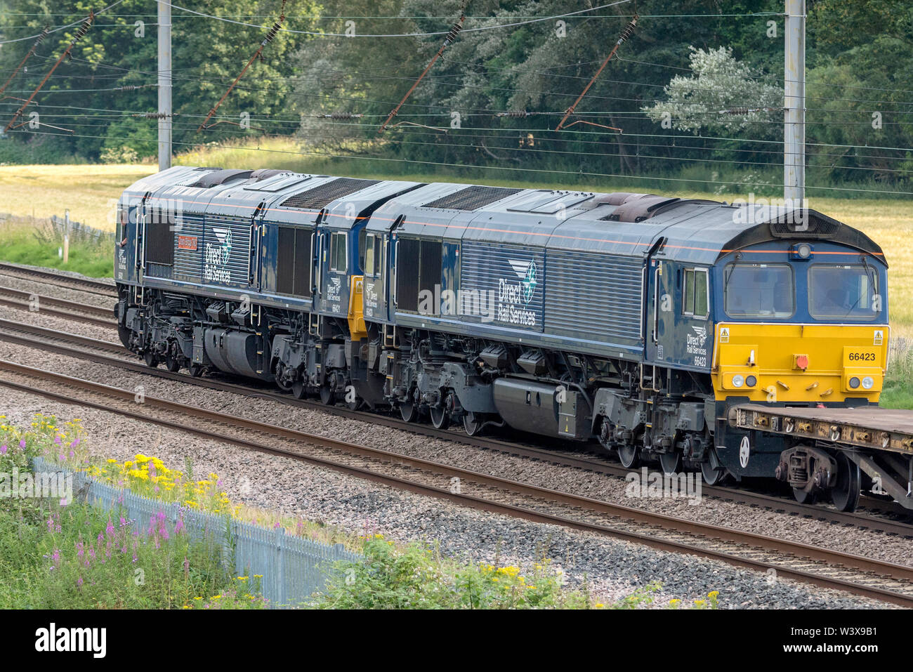 Classe à double tête 66 locomotives. Un type de pont à six locomotives de fret diesel-électrique qui est représenté sur la West Coast Main Line à Winwick hauling Kiro Banque D'Images