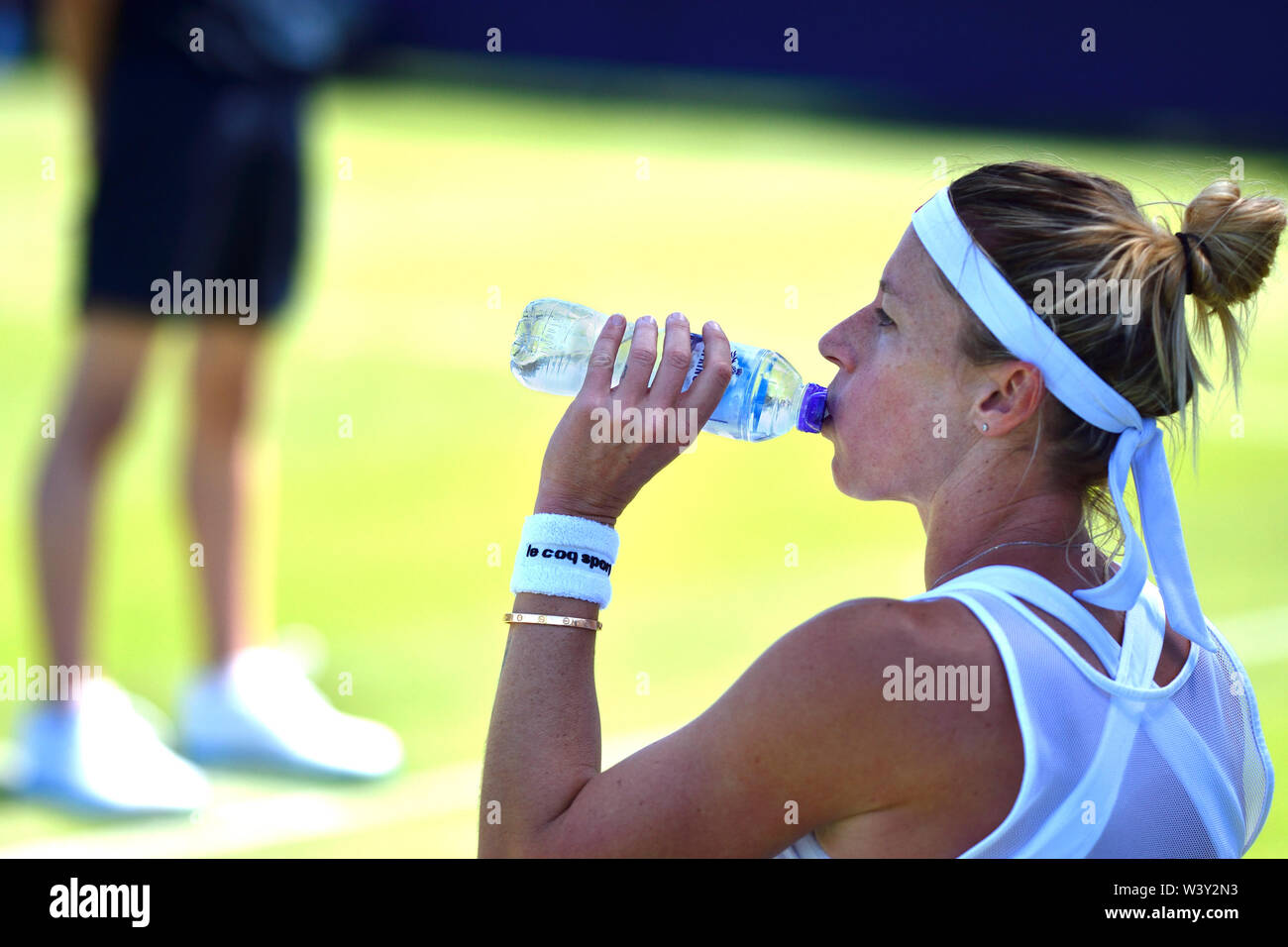 Pauline Parmentier (Fra) jouant dans le premier tour de qualification de la nature internationale de la vallée, le Devonshire Park, Eastbourne, Royaume-Uni. 22 Juin 2019 Banque D'Images