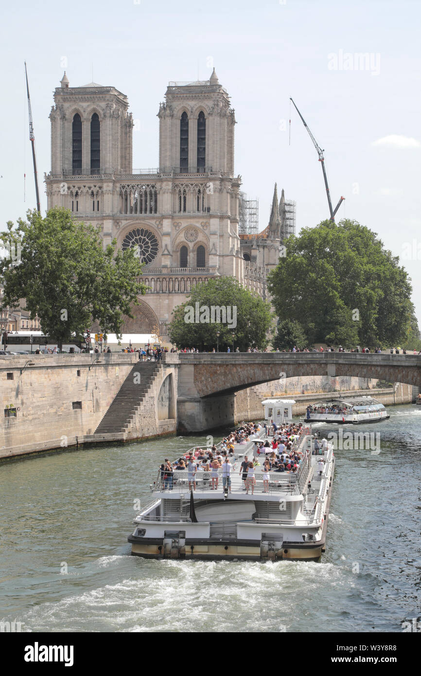 NOTRE-DAME, TROIS MOIS APRÈS L'INCENDIE Banque D'Images