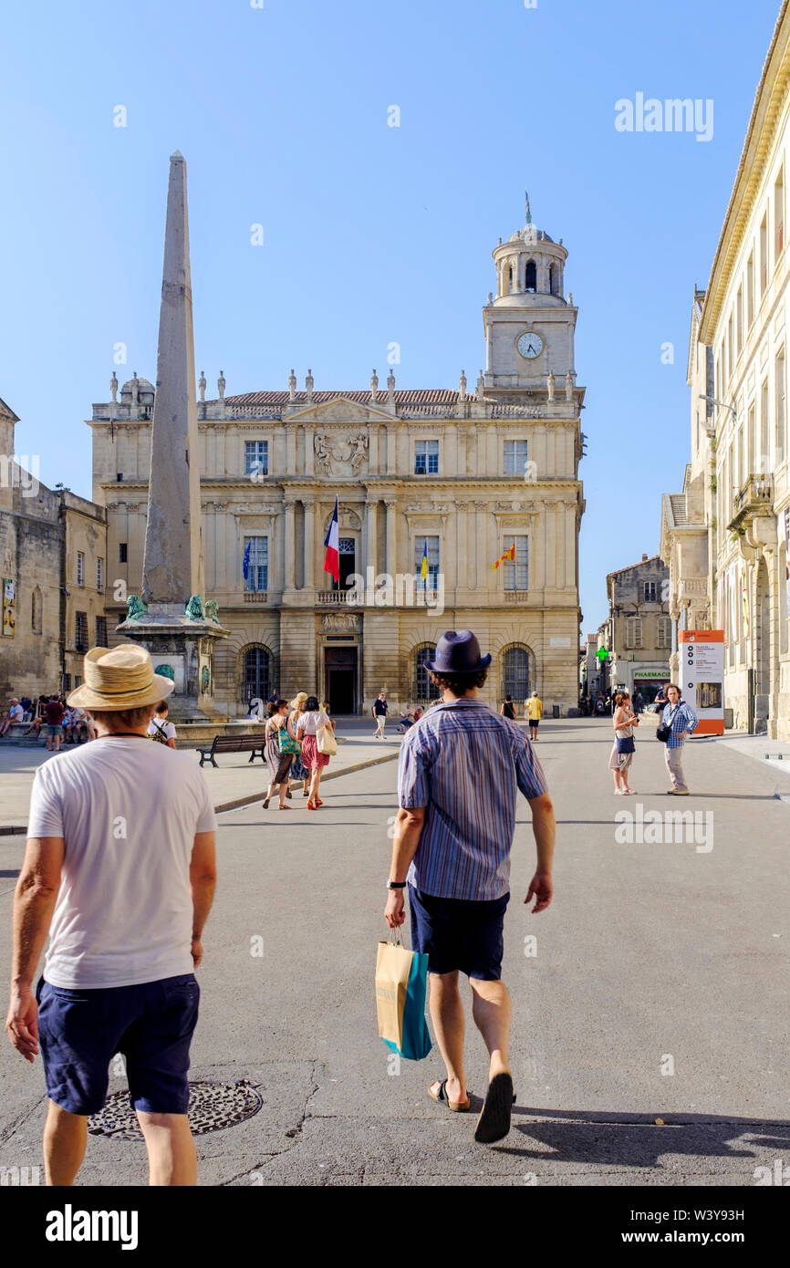 Place de la République et l'Hôtel de Ville, Arles, dans le sud de la France Banque D'Images