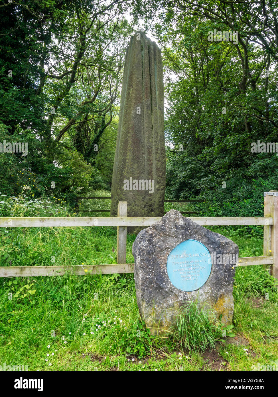 L'une des trois flèches Devils millstone grit monolithes préhistorique à Boroughbridge North Yorkshire Angleterre Banque D'Images