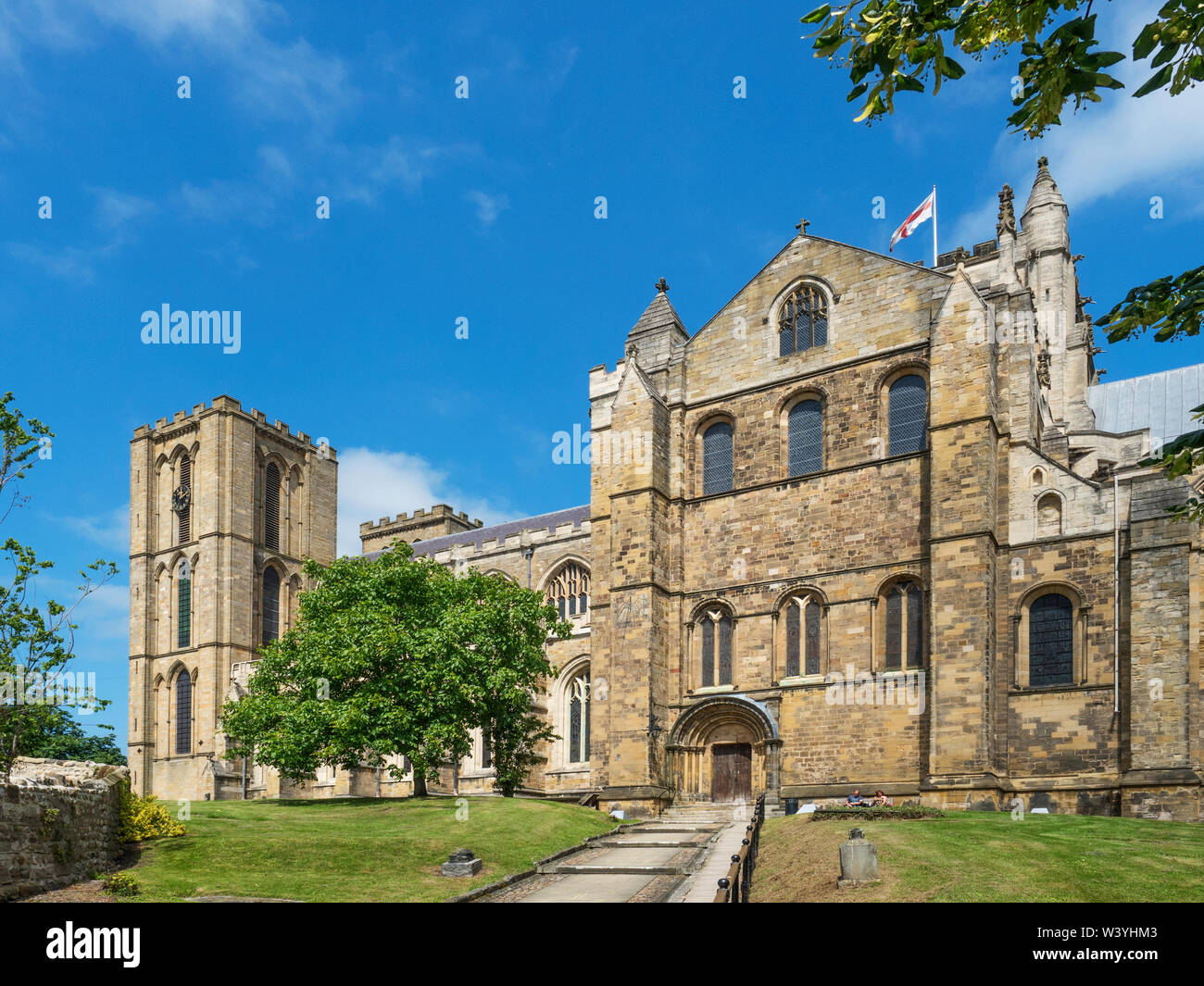 La cathédrale en été Ripon Yorkshire Angleterre du Nord Banque D'Images