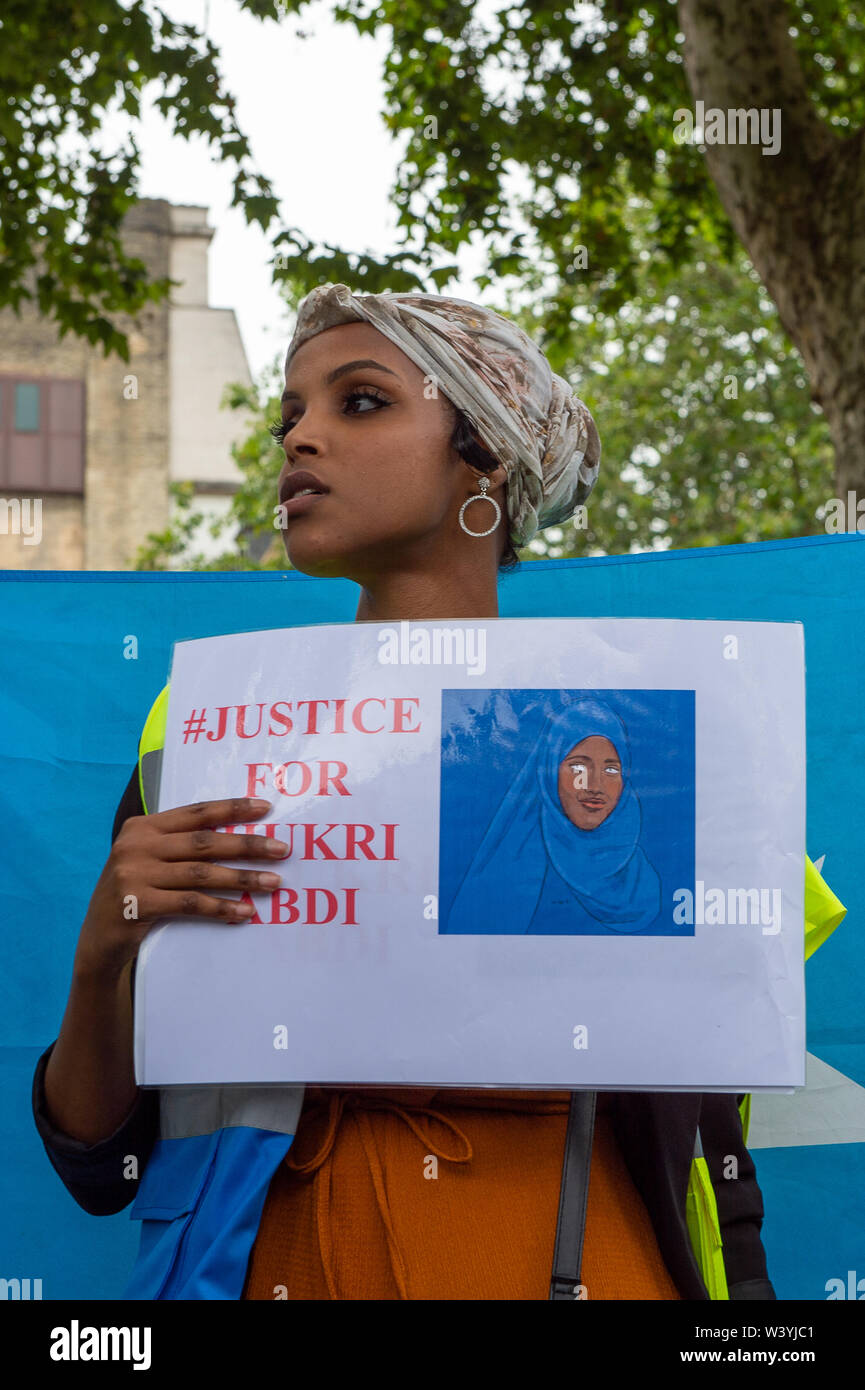 Sur Mars, la justice pour le Parlement Shukri Abdi, Westminster, Royaume-Uni. 17 juillet, 2019. Les membres de la communauté somalienne au Royaume-Uni demandent aux autorités compétentes de tenir une enquête officielle sur la mort d'un jeune de 12 ans fille de Somalie, Shukri Abdi, de Bury près de Greater Manchester après sa mort. Shukri installer au Royaume-Uni avec sa famille à la camp de réfugiés de Dadaab, au Kenya, Garissa et a été retrouvé mort dans une rivière autour de minuit le 27 juin, 2019. Credit : Maureen McLean/Alamy Banque D'Images