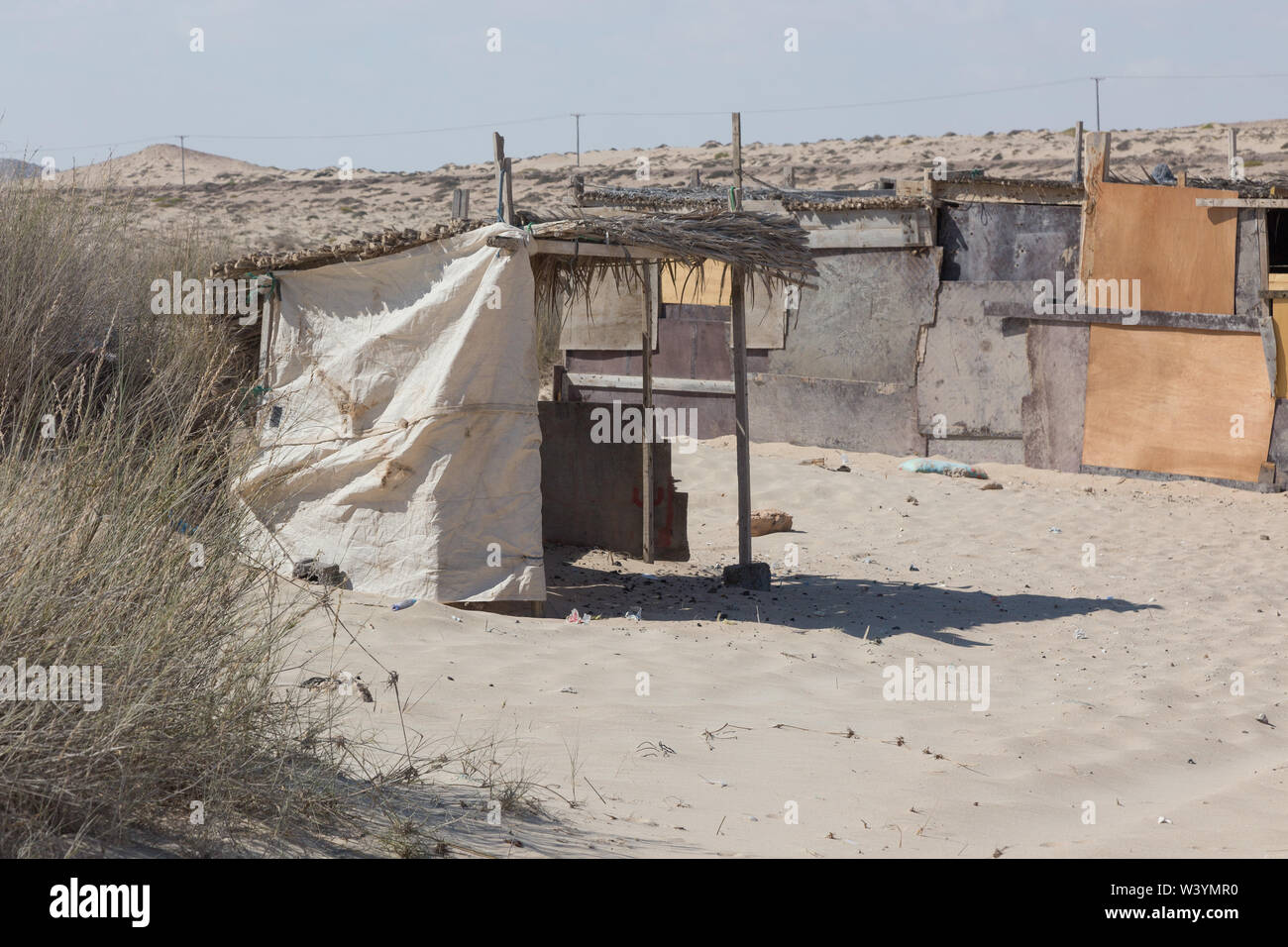 Maisons de pêcheurs à la mer arabe au sud de l'Oman Banque D'Images