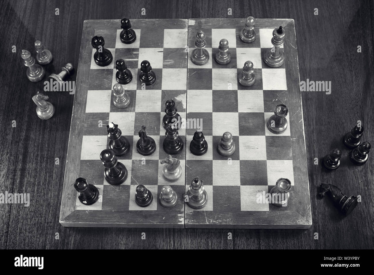 D'échecs unique Tal - Geller, Tournoi d'échecs International à Zurich, en 1959. Les blancs gagnent. Le noir et blanc Banque D'Images