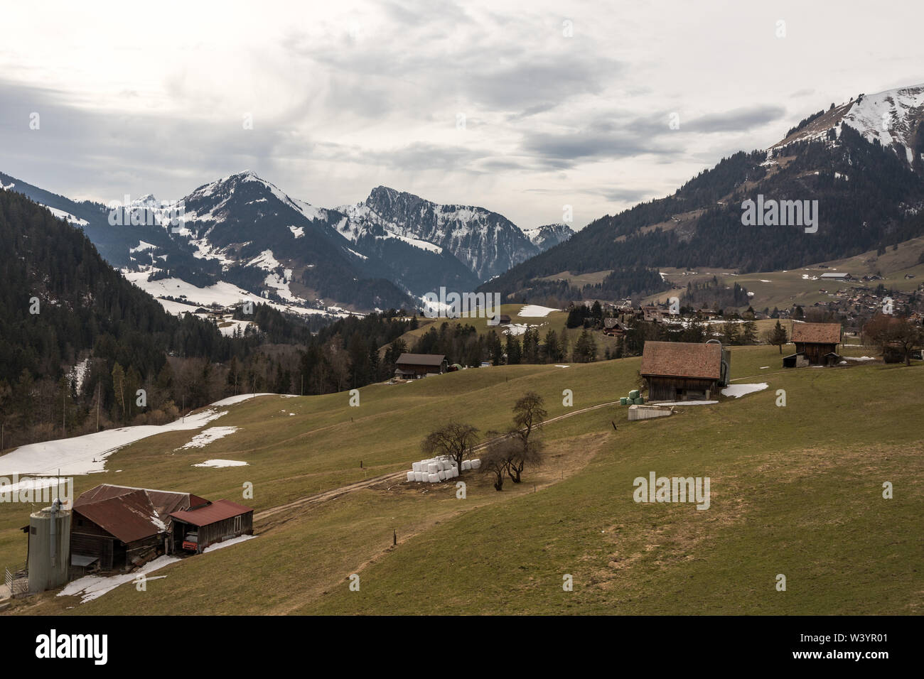 Vue sur les montagnes enneigées en Suisse, Europe Banque D'Images