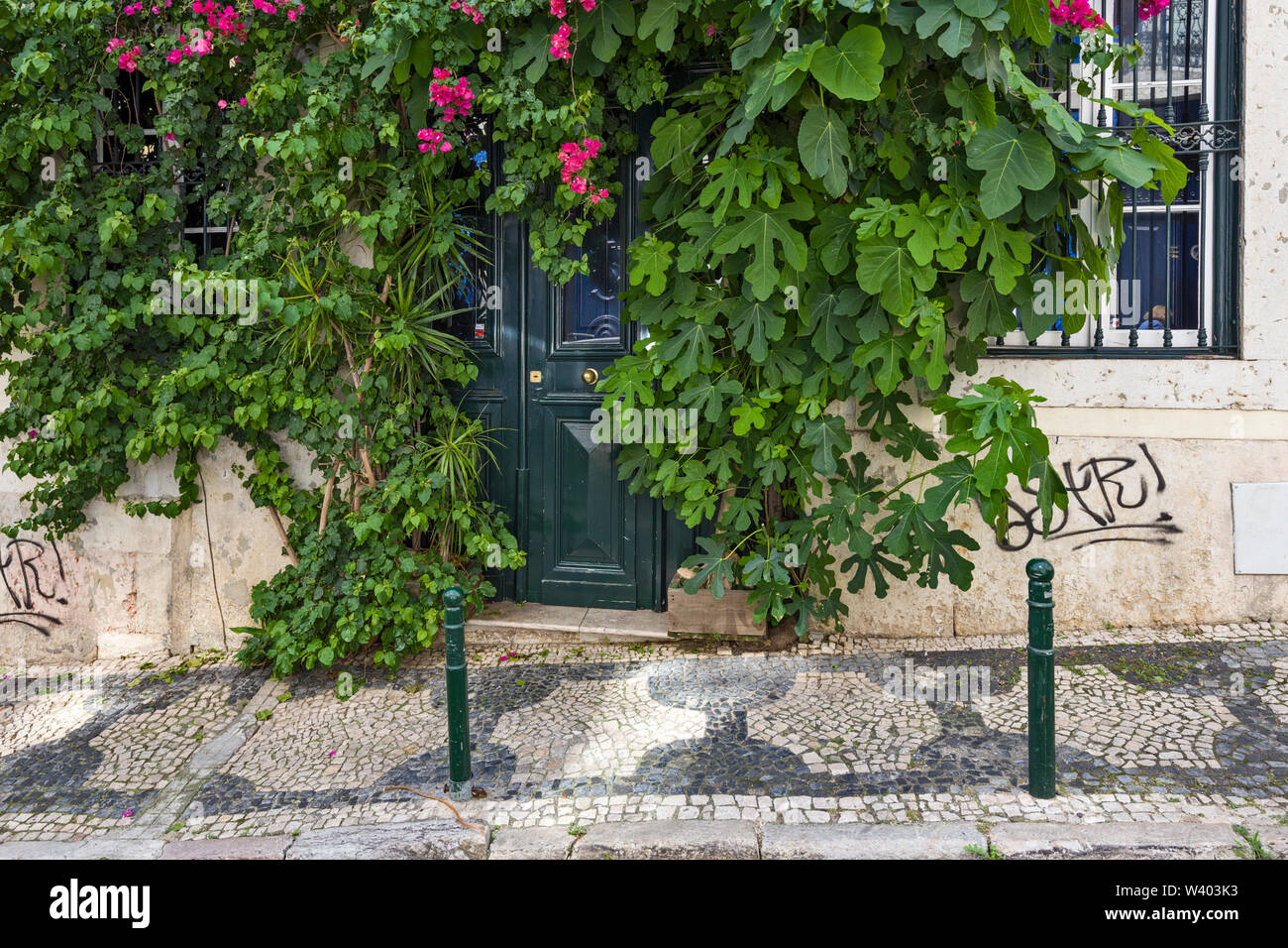 Style traditionnel portugais Calcada Pavement pour zone piétonne à Lisbonne, Portugal Banque D'Images