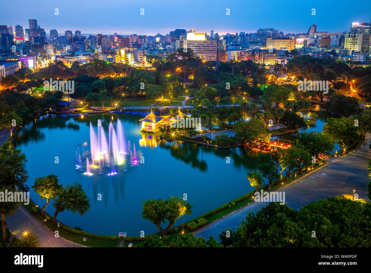 La ville de Taichung et zhongshan park at night Banque D'Images