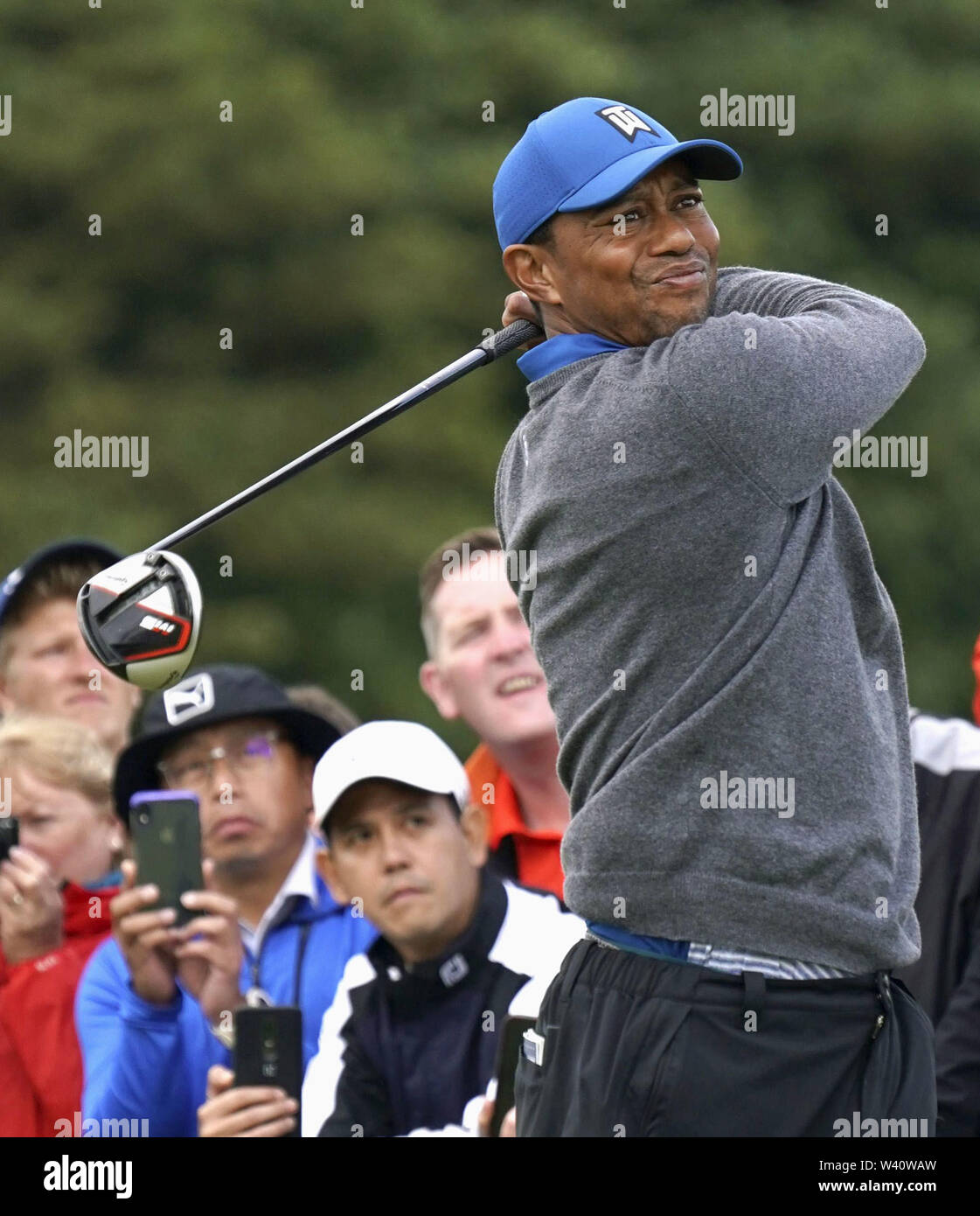 Le comté d'Antrim, Irlande du Nord, Royaume-Uni. 18 juillet, 2019. Tiger Woods frappe un coup de départ au 12e trou lors du premier tour du British Open au Royal Portrush Golf Club en Irlande du Nord le 18 juillet 2019. (Kyodo) = =PANAPRESS Photo via Crédit : Newscom/Alamy Live News Banque D'Images