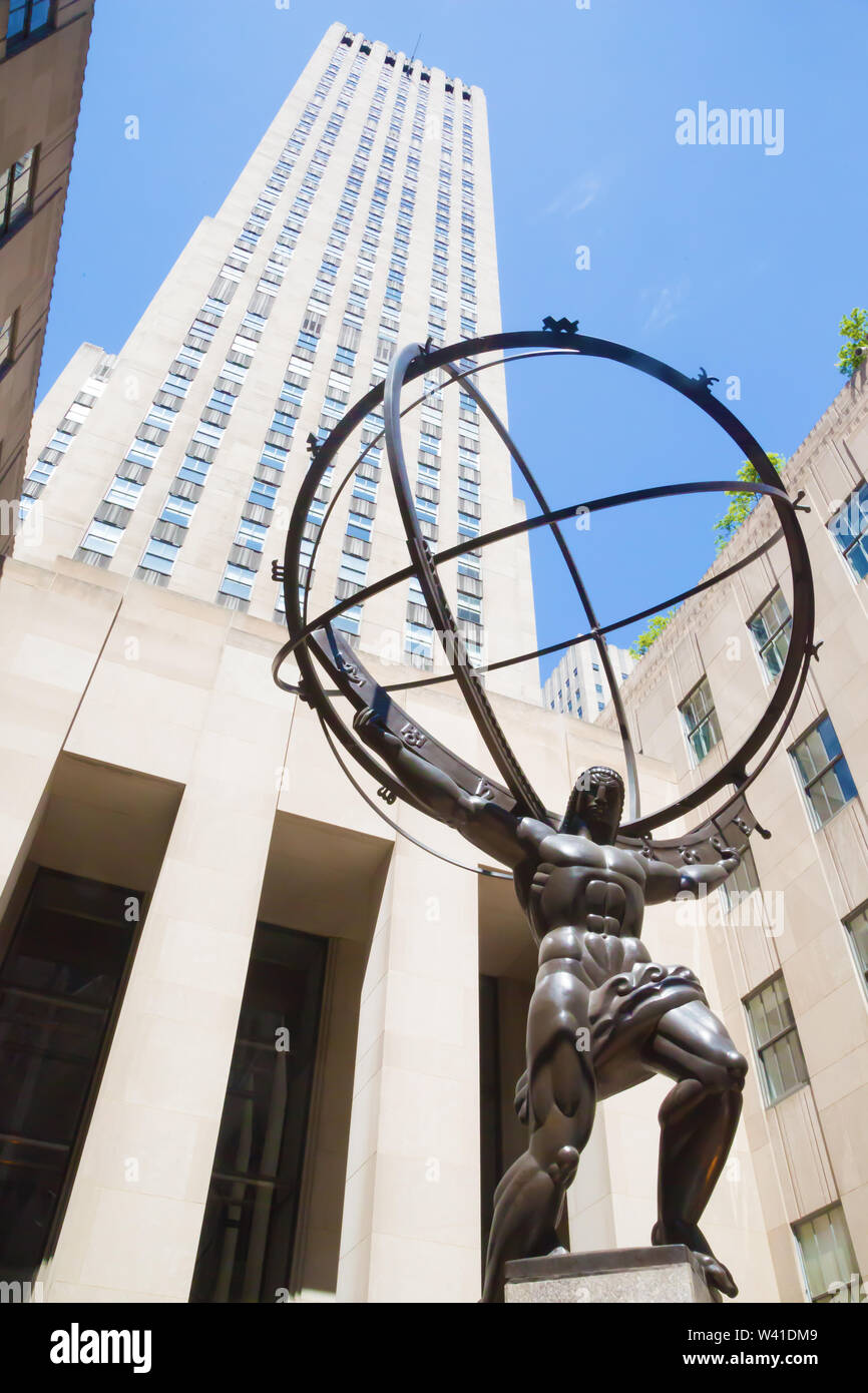 Statue d'Atlas dans le Rockefeller Center, New York Banque D'Images