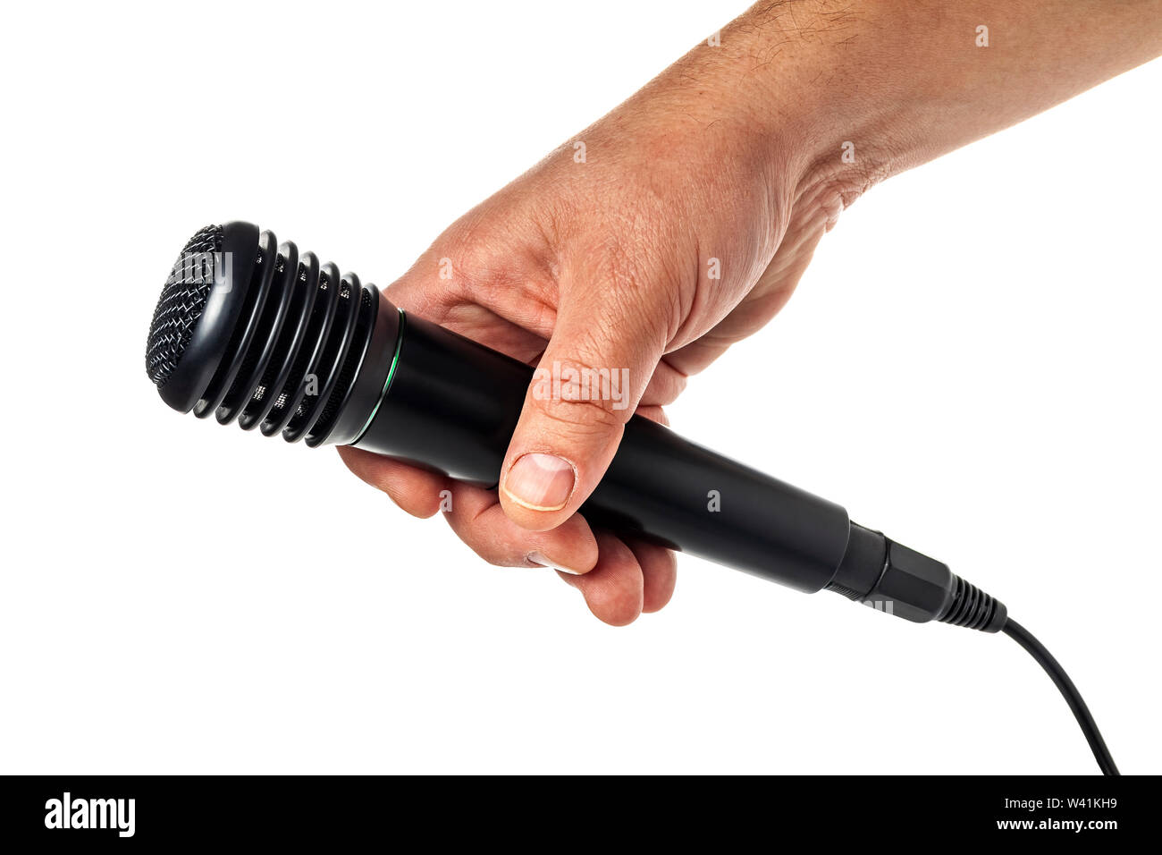 Main tenant un entretien avec un microphone menant une entreprise isolée sur fond blanc. Banque D'Images