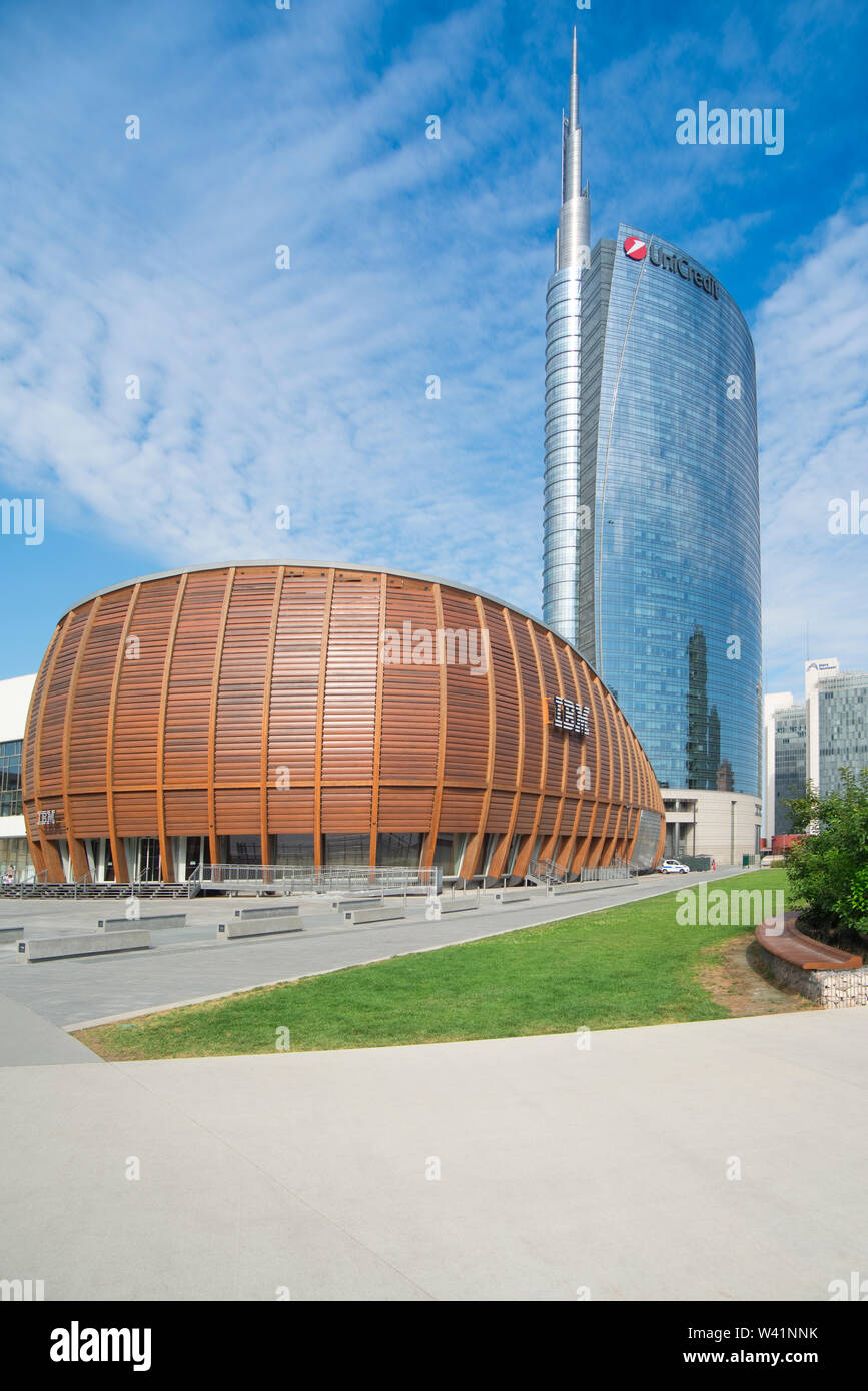 L'Italie, Lombardie, Milan, Pavillon UniCredit Unicredit Tower en arrière-plan Banque D'Images