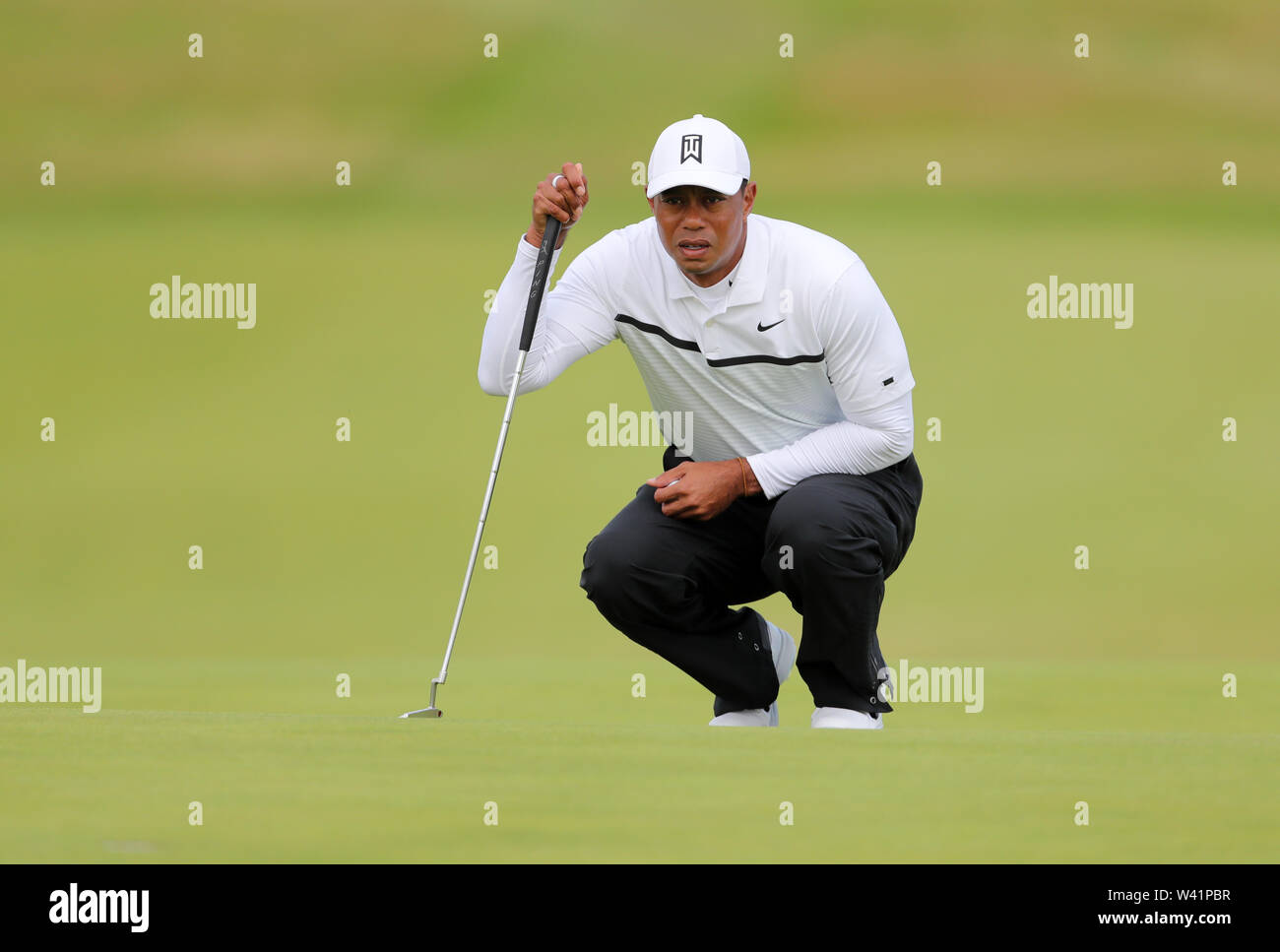 USA's Tiger Woods sur le premier vert au cours de la deuxième journée de l'Open Championship 2019 au Club de golf Royal Portrush. Banque D'Images