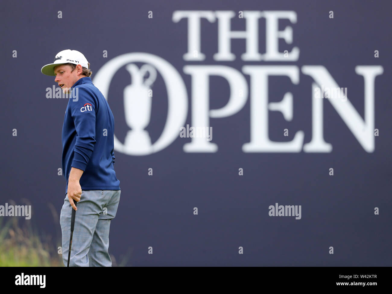 La République d'Irlande Shane Lowry célèbre son birdie au 1er au cours de la deuxième journée de l'Open Championship 2019 au Club de golf Royal Portrush. Banque D'Images