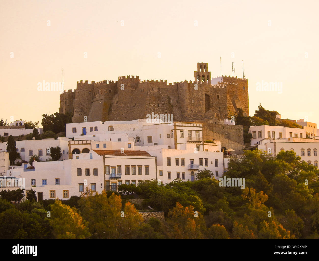 Monastère de Saint Jean le Théologien donnant sur Patmos, Îles grecques, Grèce Banque D'Images