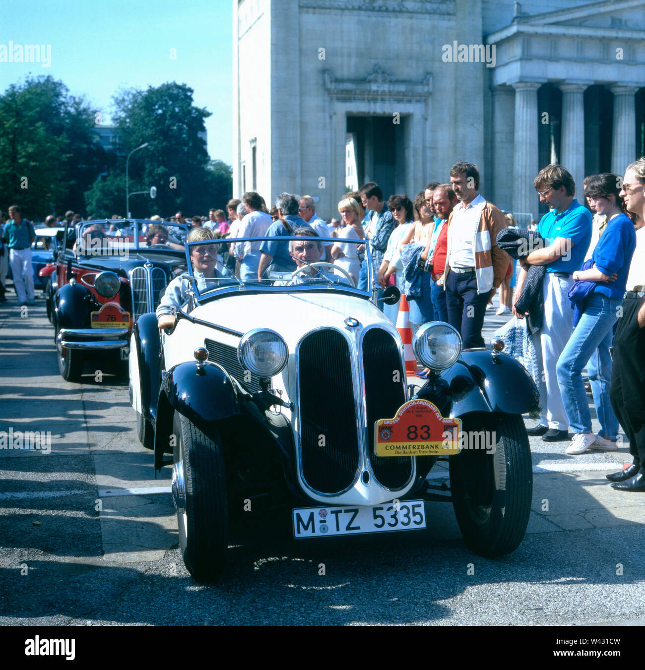 Ein während eines BMW 335 Auto de München Ende der 1980er Jahre. Une BMW 335 au cours d'une exposition de voiture à Munich à la fin des années 1980. Banque D'Images