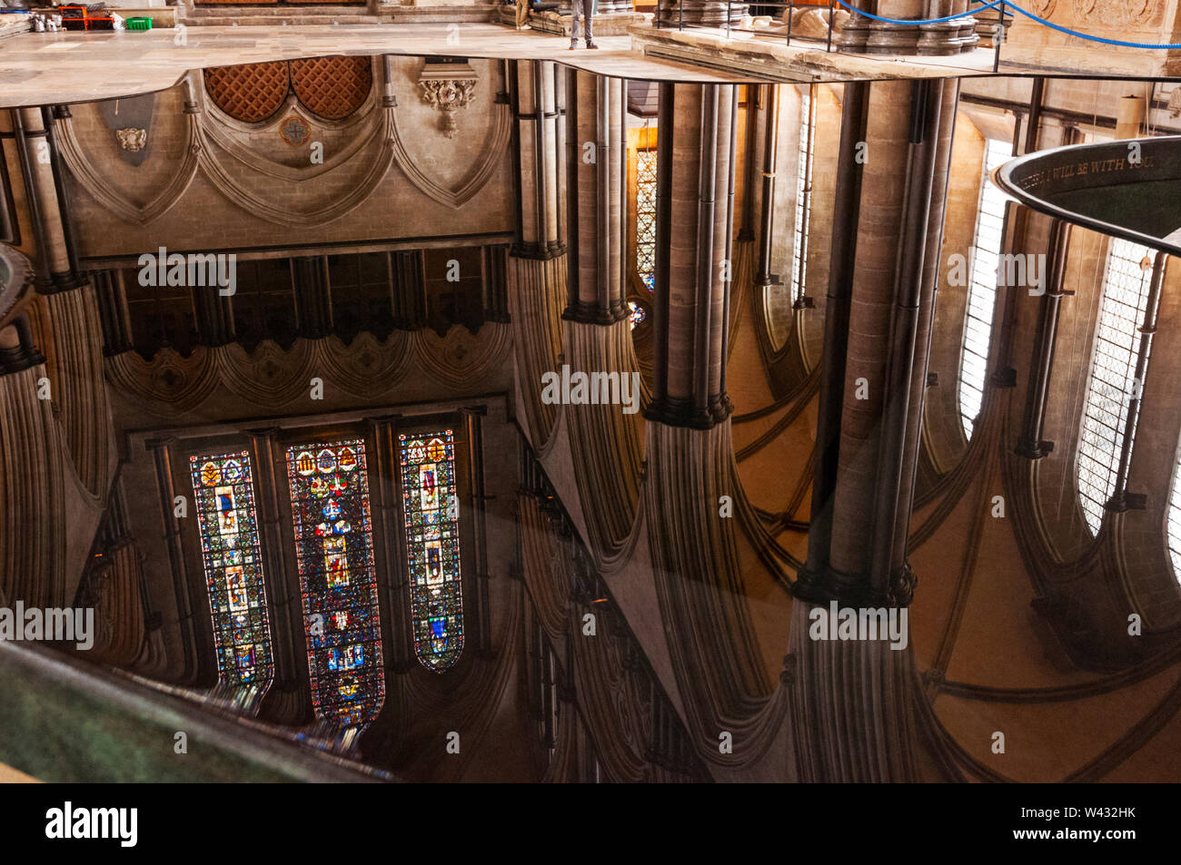 La cathédrale de Salisbury, Angleterre réflexion Banque D'Images
